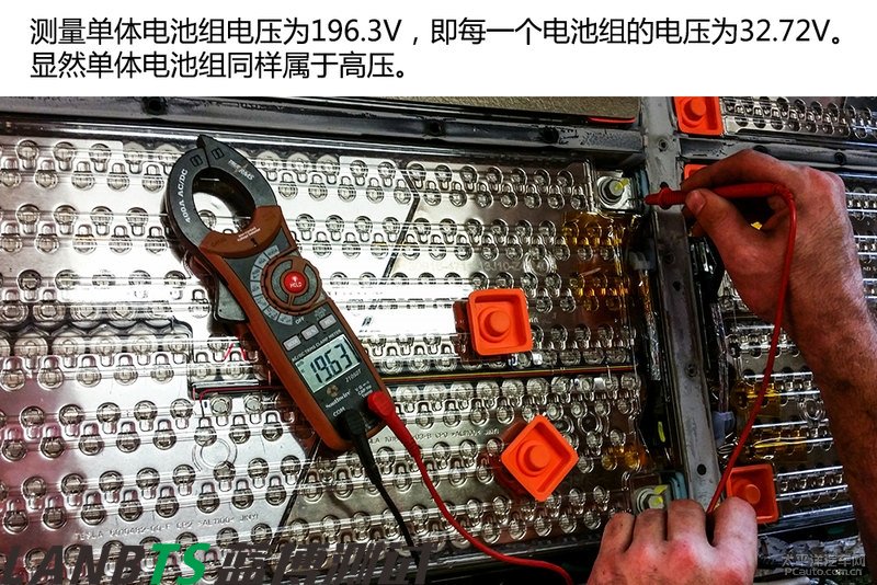 特斯拉电池板拆解：7000多节18650电池 密密麻麻